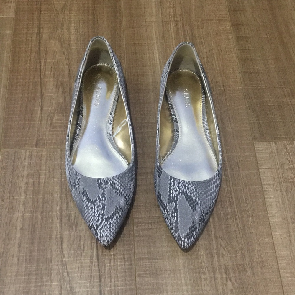 SEARS NWOT snakeskin pattern flats size 7